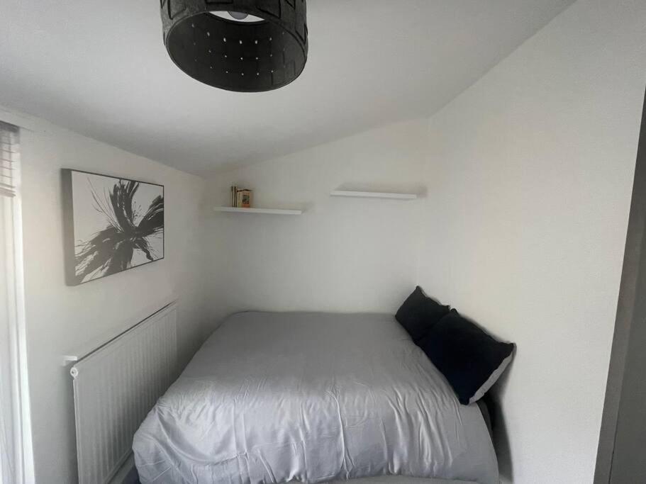 3 Bedroom House In ดาร์ทฟอร์ด ภายนอก รูปภาพ